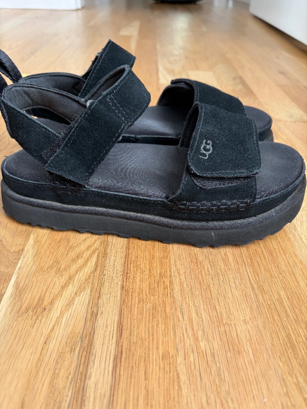 Ugg sandals size 8 or 39